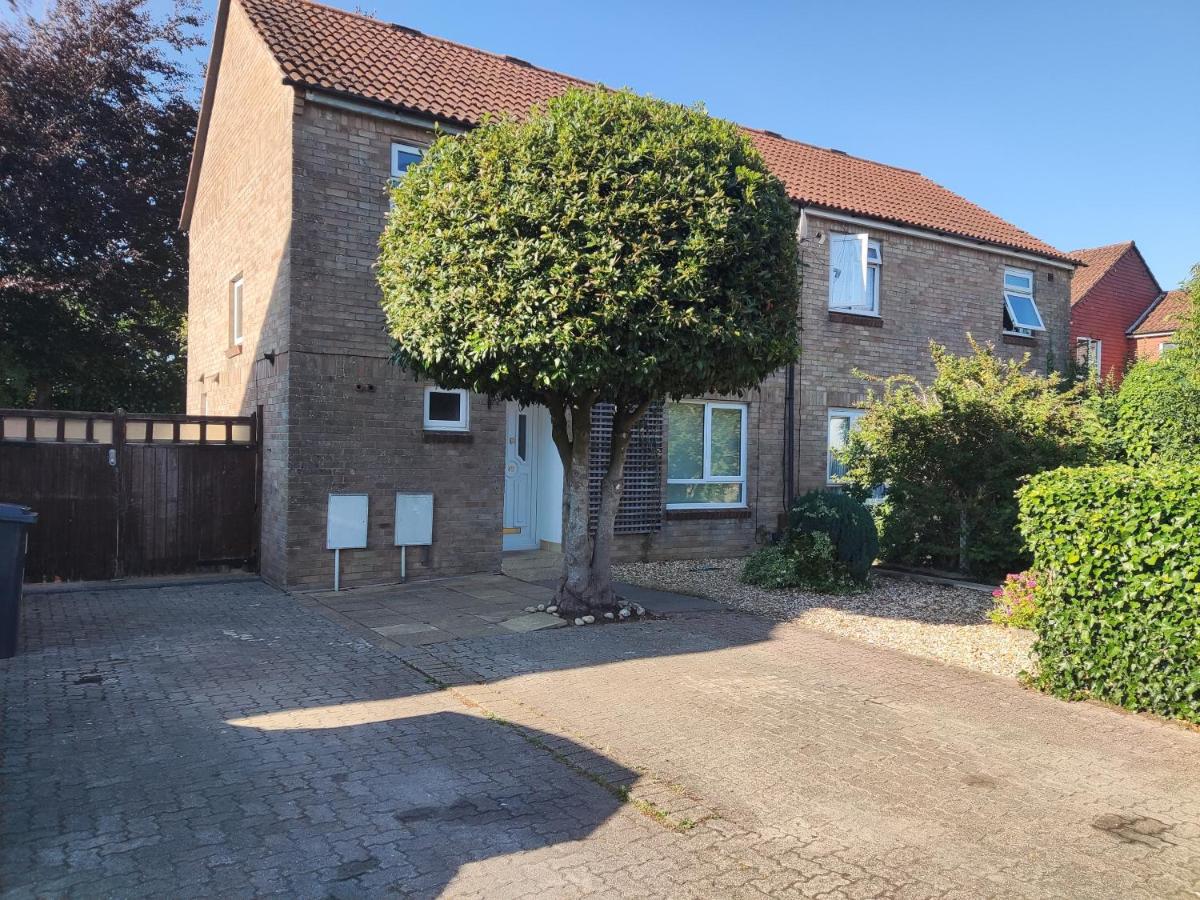 3 bedroom house up to 8 guests free parking close to nature reserves, golf courses, beach - Chambres d’hôtes Bournemouth