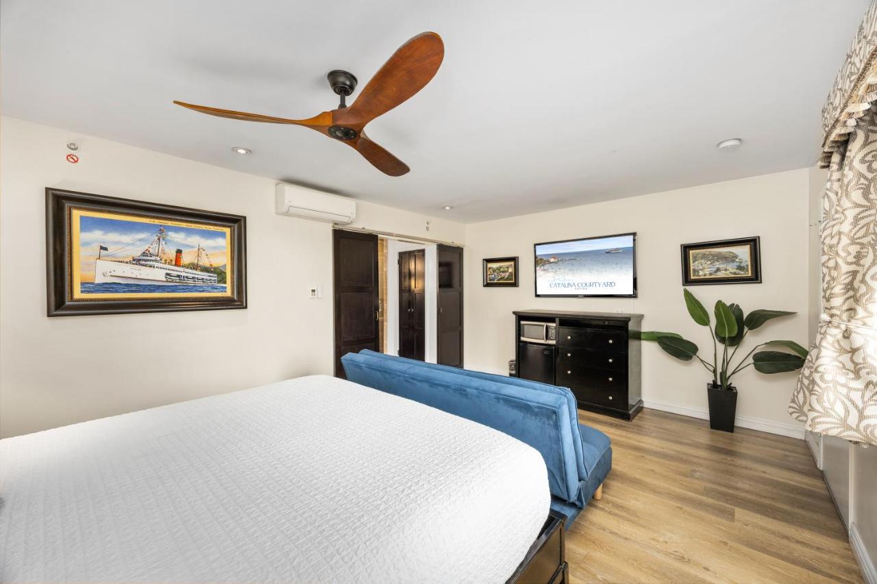 Habitación con cama extragrande y vistas al jardín 