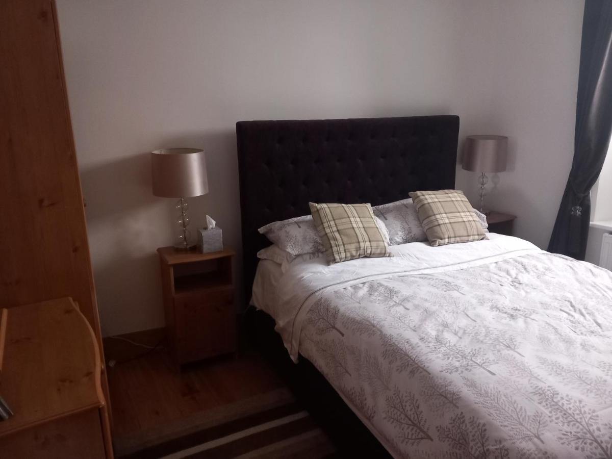 Zimmer mit Kingsize-Bett