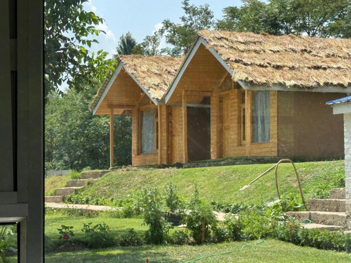 Zimmer mit Kingsize-Bett und Bergblick