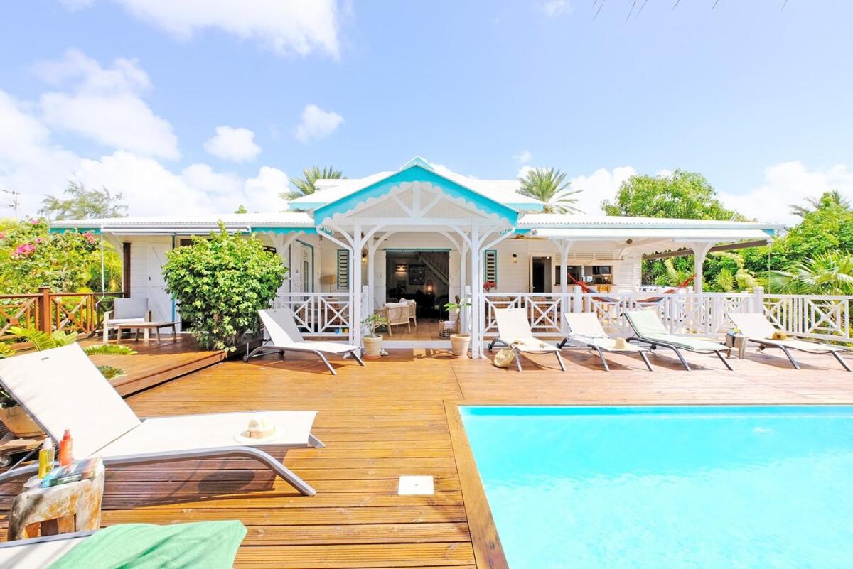 Charming villa with swimming pool for 6-8 - B&B Saint-François