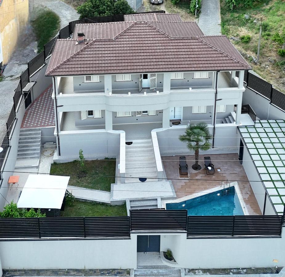 Private Luxury Villa, River View - Ferienwohnung Shkodra
