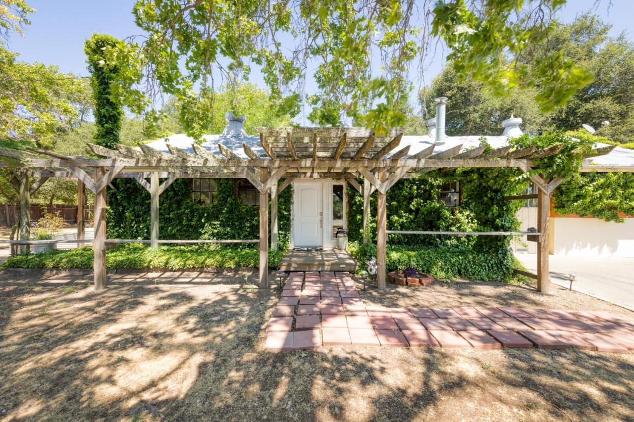 Charming Milk Barn Home on Vineyard Estate - B&B
