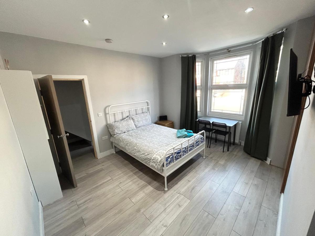 One Bedroom Apartment Near Heathrow Airport & London - Chambres d’hôtes Hayes