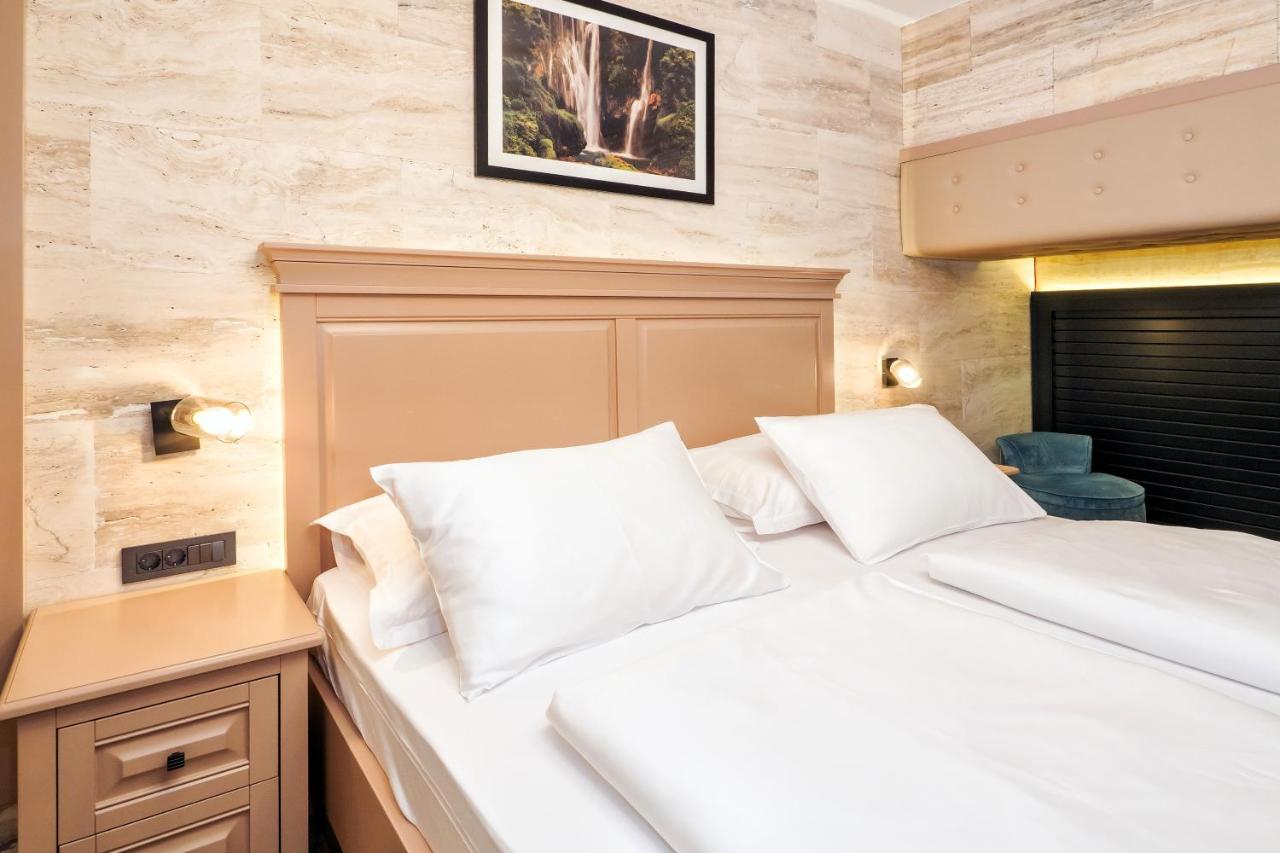 Dreibettzimmer mit eigenem Bad
