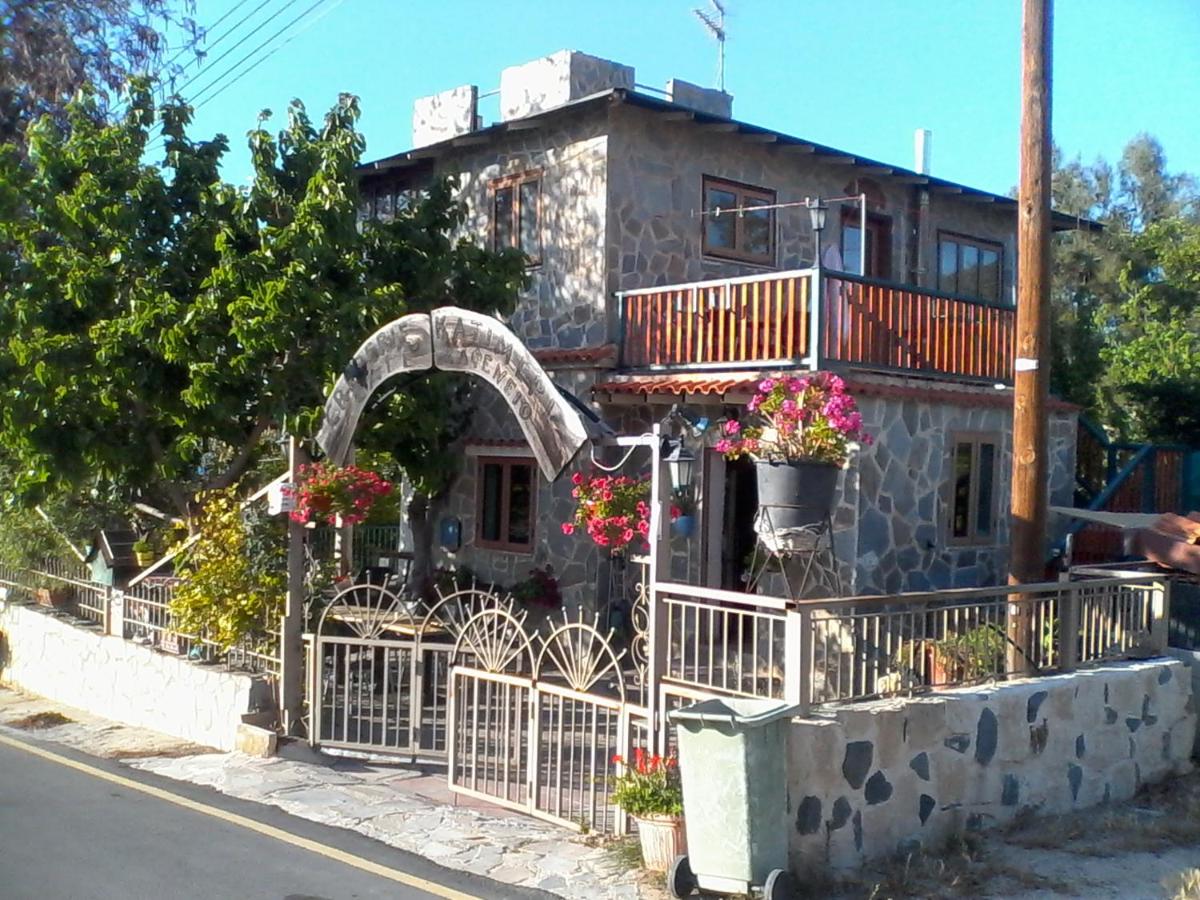 Miltos Apartment - Bed and Breakfast Argáka