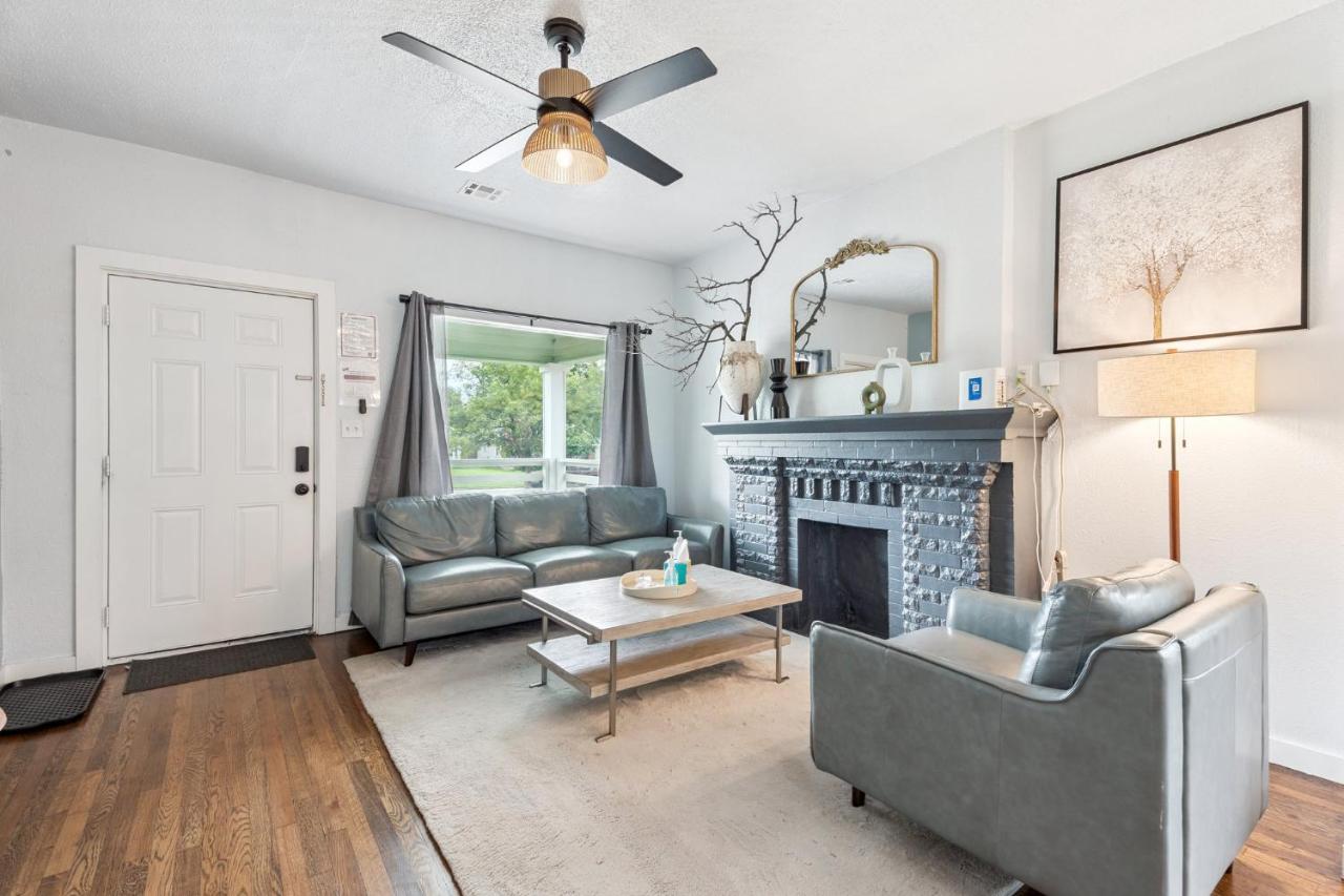 2br Bungalow Plaza & Uptown Private Yard #09 - B&B