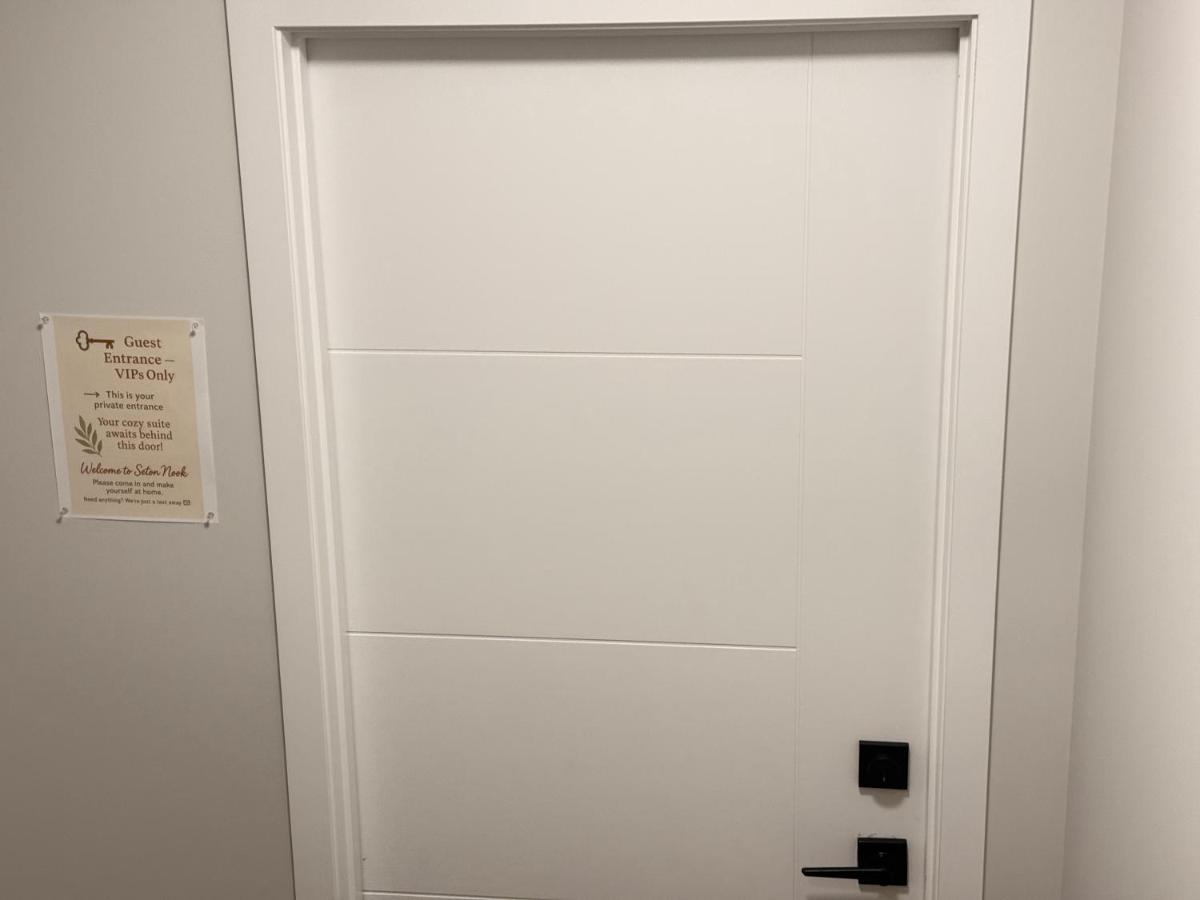 The Seton Nook - 1BR Suite Near Seton Health Campus, Cineplex and YMCA - Bed and Breakfast Calgary