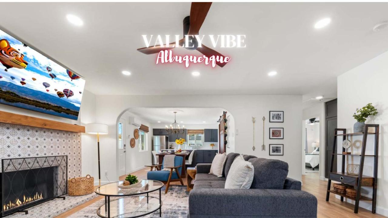 ValleyVibe: Modern Comfort in North Valley - an Irvie Home - B&B Albuquerque