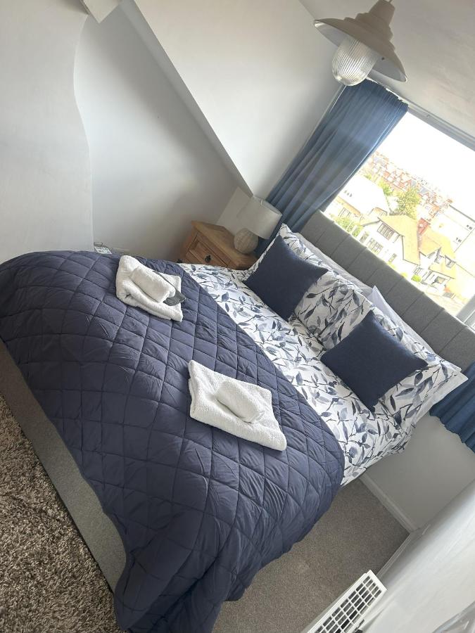 Tidesreach Filey, sleeps 13, close to beach - B&B