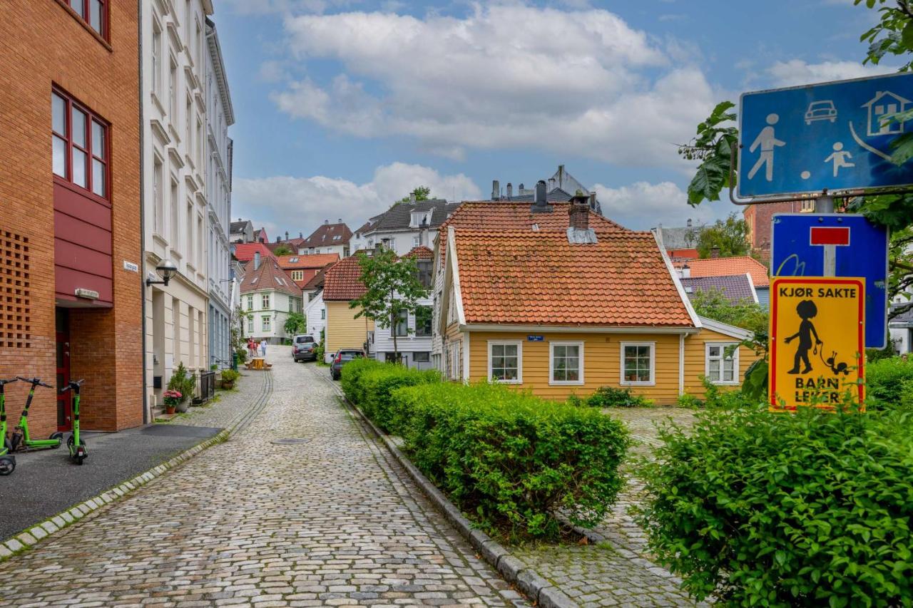 Unique and Spacious Home in Bergens Most Charming Area - B&B