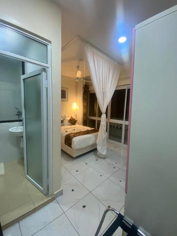 Breezebay beach road hotel Diani - B&B Ukunda
