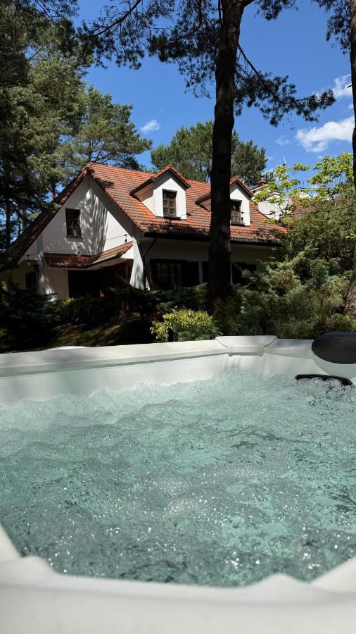 Willa Las&Luksus Jacuzzi, Sauna i Relaks pod Warszawą - B&B