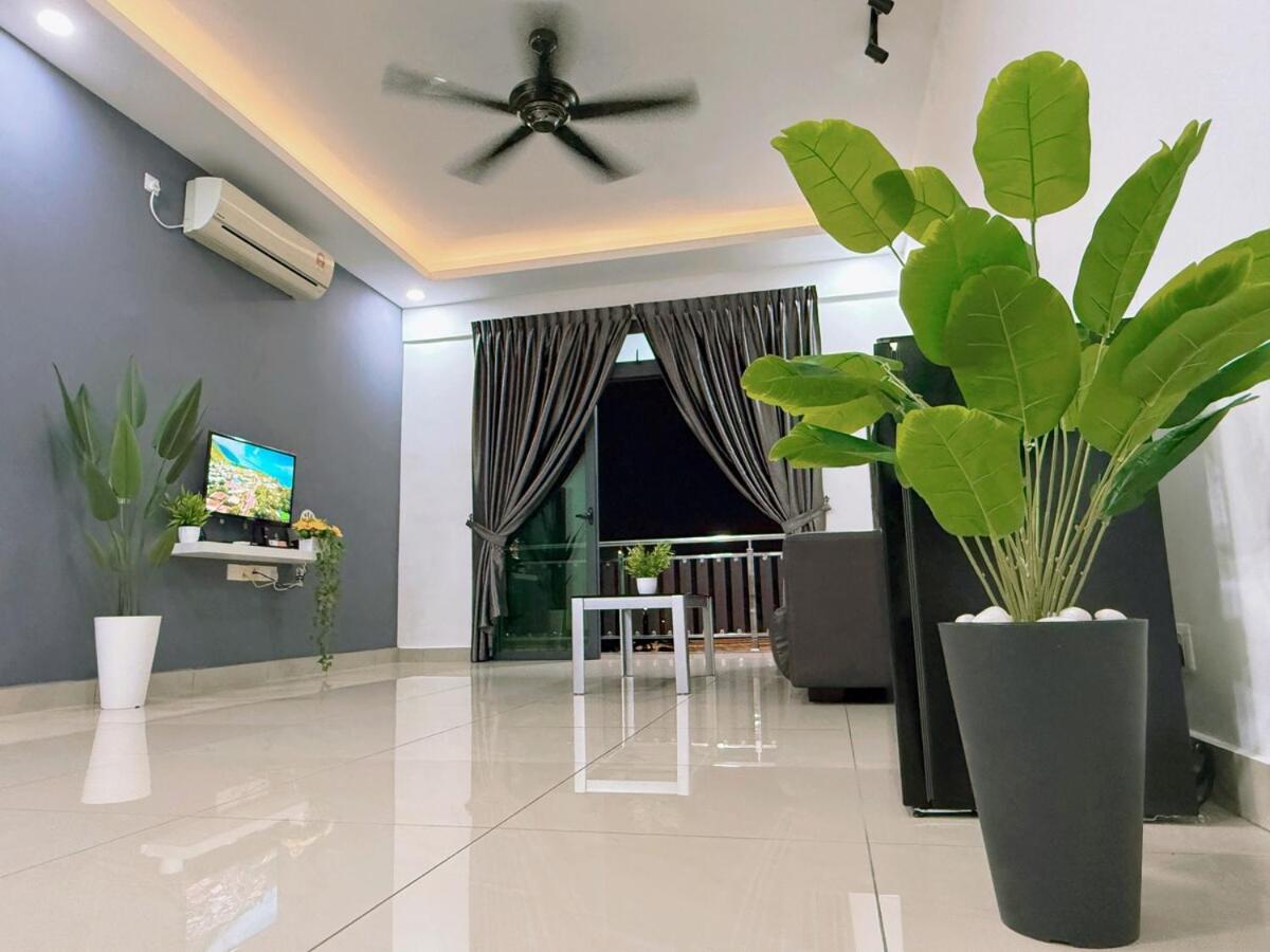 Stylish Luxury Two Bedrooms Condo 1-6pax at D Secret Garden - Johor Bahru-Mid Valley-Paradigm Mall-Dato Onn-Setia Tropika-Kempas-UTM - B&B
