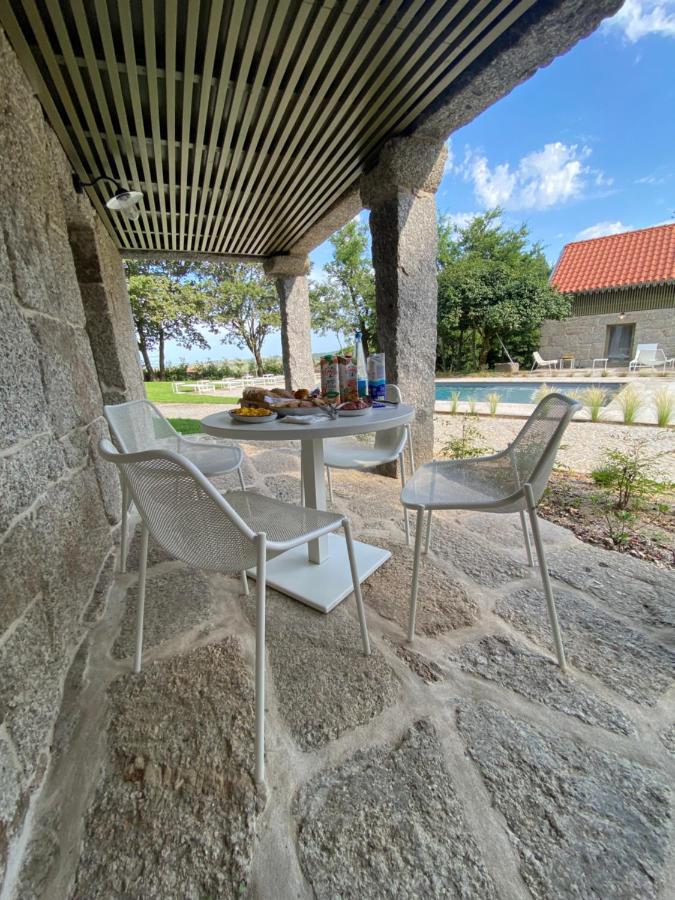 Appartamento con 2 Camere da Letto e Vista Piscina