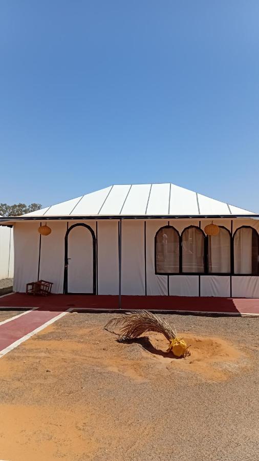 Luxury white camp - Bed and Breakfast Merzouga