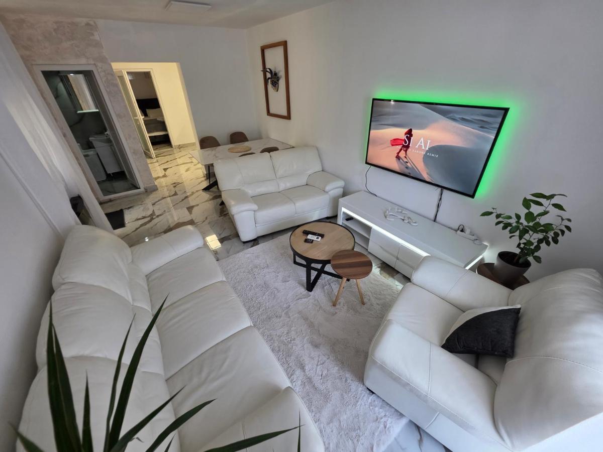 Apartmani Komatina Ðenovići 1 - B&B