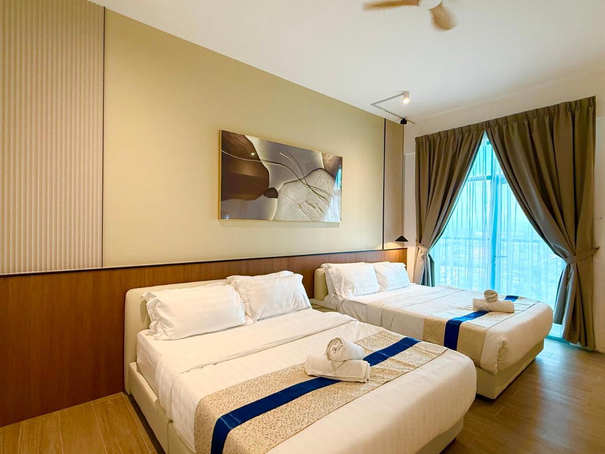 Two-Bedroom Deluxe Apartment with Balcony