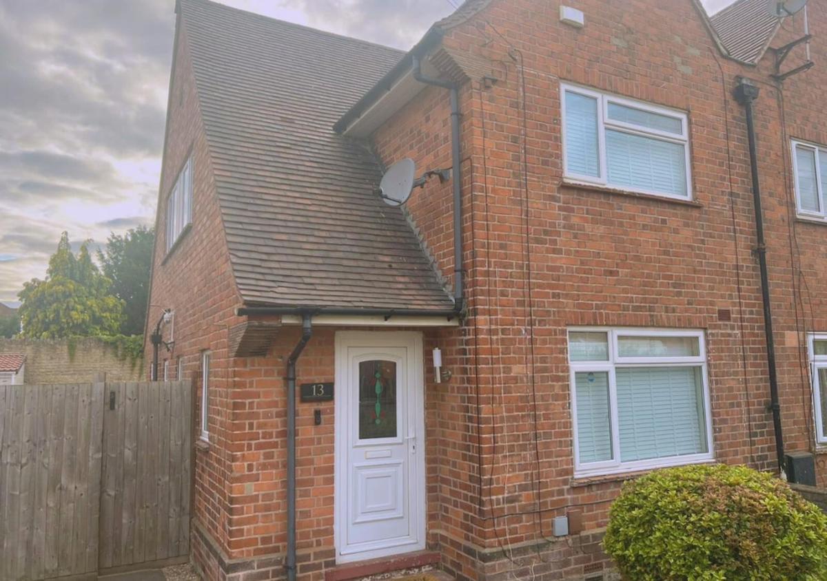 Cosy 2BR House on Quiet Street - B&B