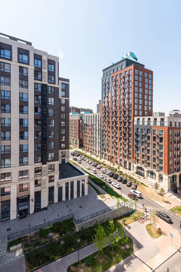 Urban Executive Suite & Close to MEGA MALL - Bed and Breakfast Almaty