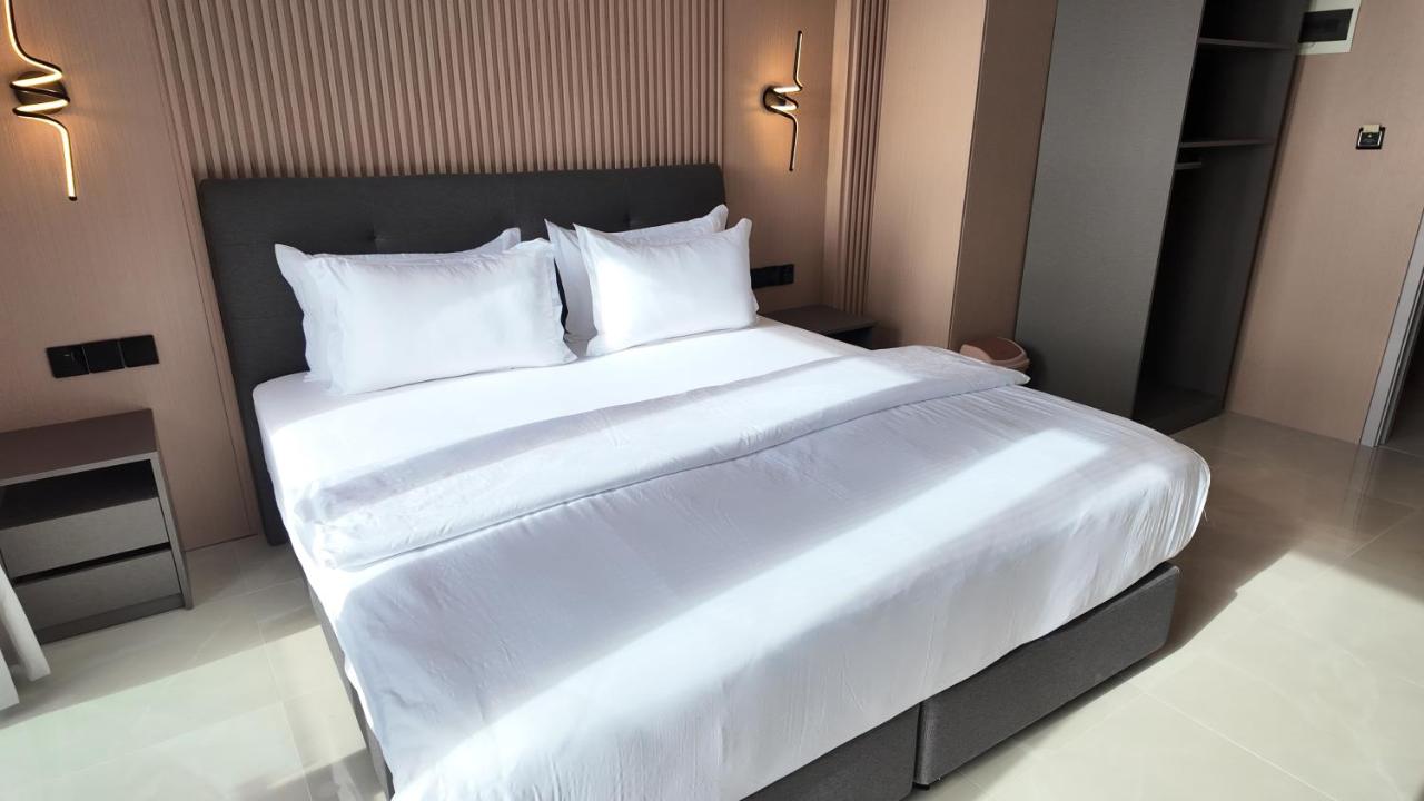 Deluxe Double Room with Balcony and Sea View