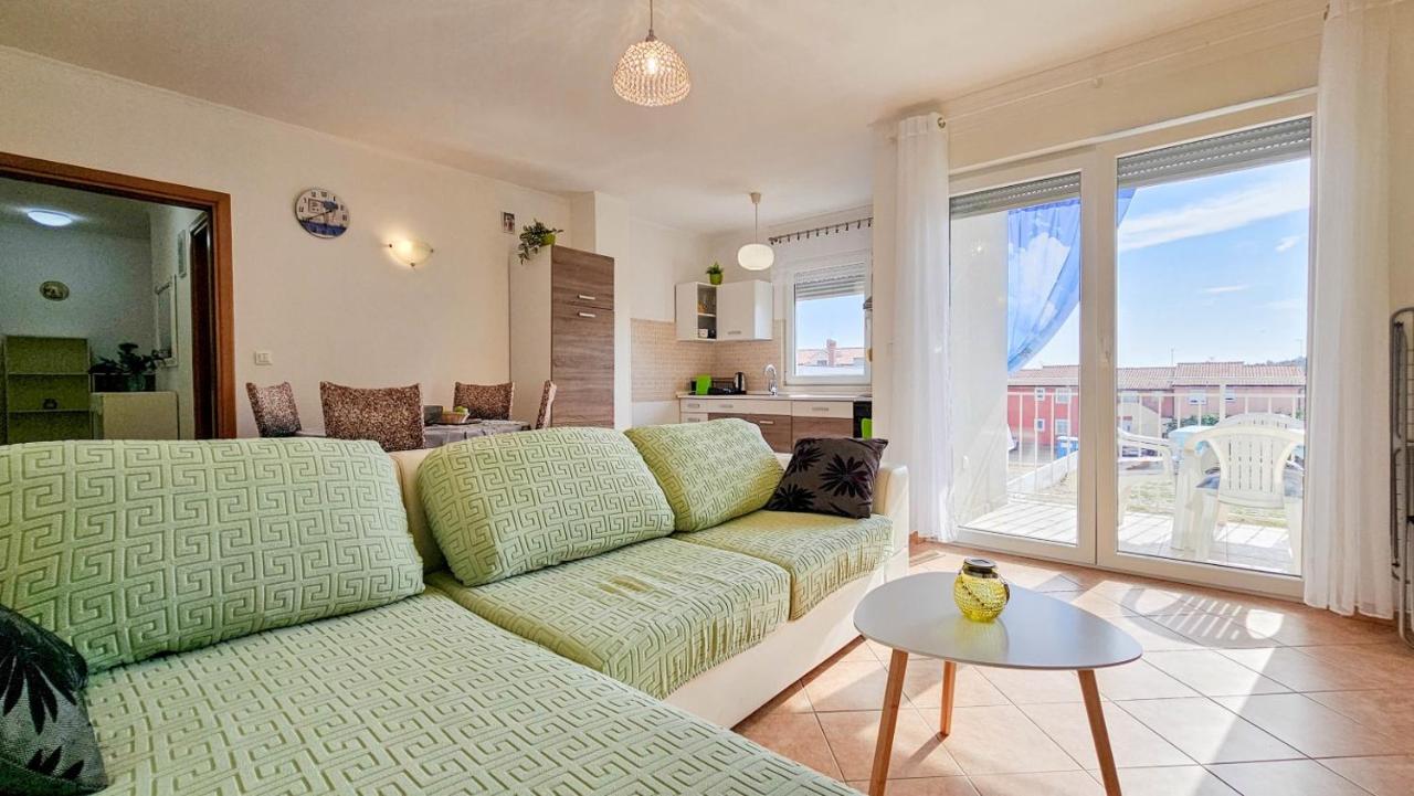 Apartment Suzana - B&B Bužinija