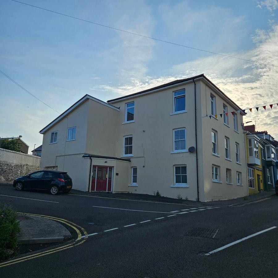 Spacious Pembrokeshire Apartment - B&B Neyland