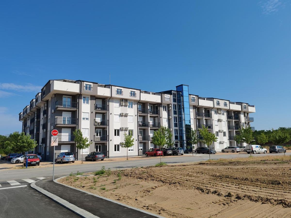 One-Bedroom Apartment with Balcony