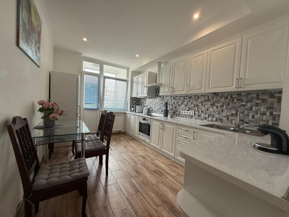 Осокорки, Позняки River Mall - Bed and Breakfast Kyiv
