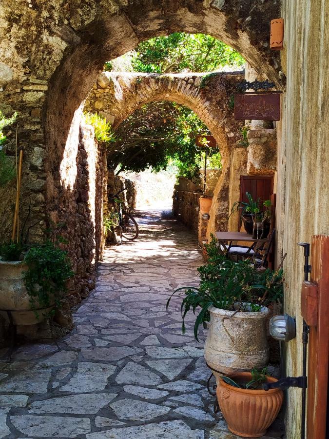 Porfyrousa Traditional Hotel - B&B