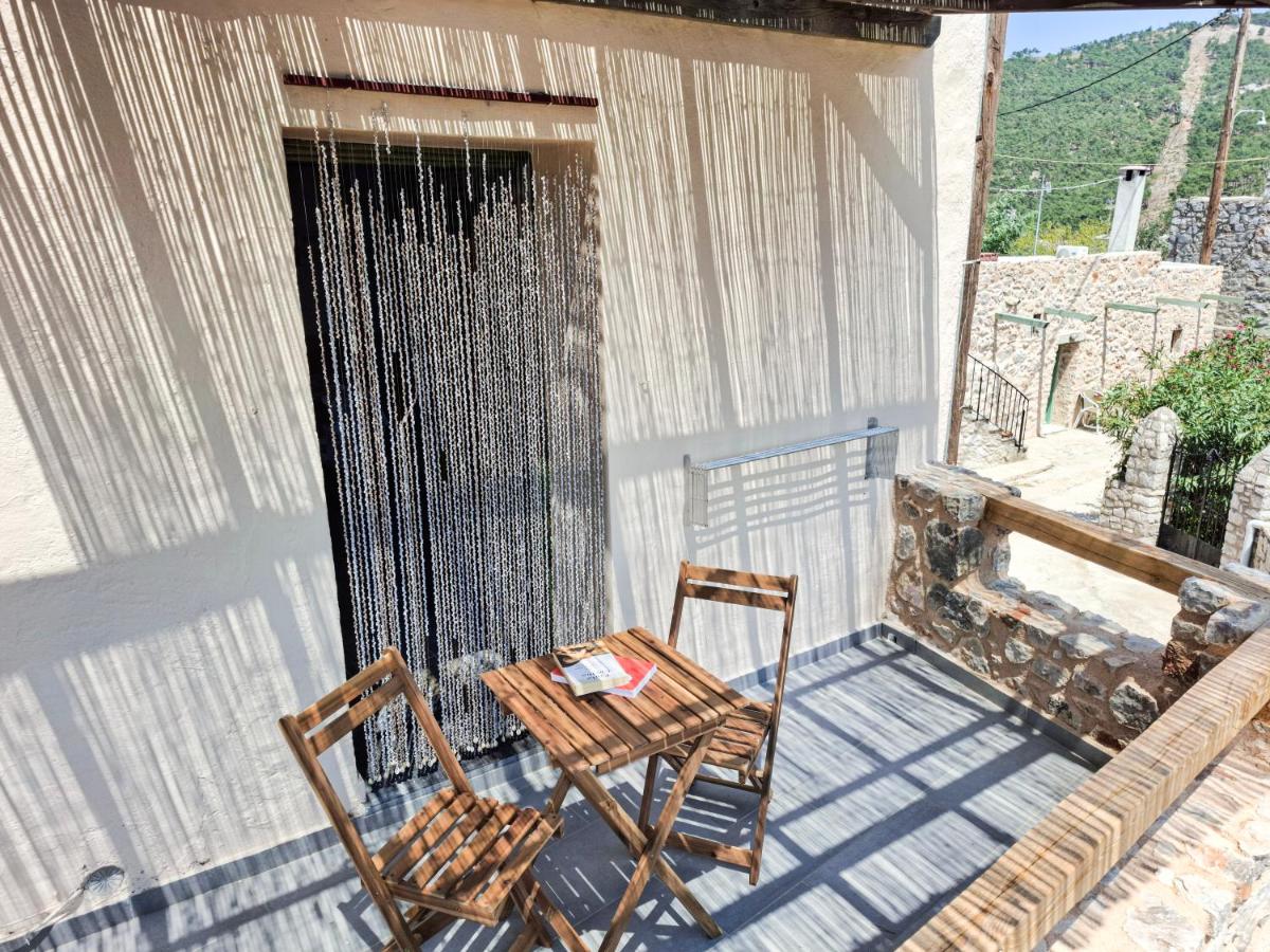 Calm Wood & Stone Home with View, Chios - B&B Chio