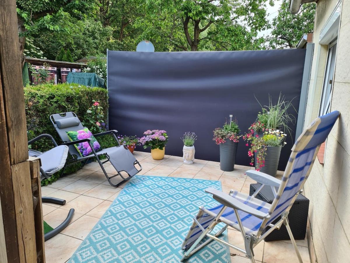 Gästehaus mit Wintergarten, Terrasse und Parkplatz - B&B