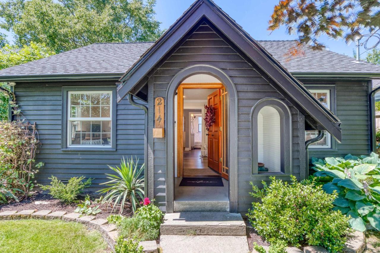 Modern 2 Bedroom Farmhouse Cottage with Hot Tub in Snohomish - Ferienwohnung Snohomish