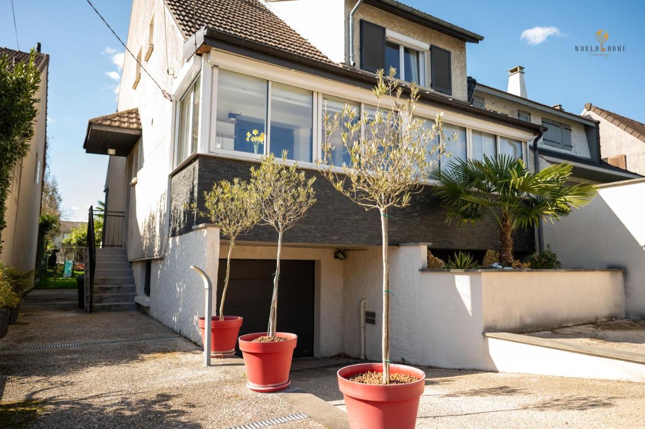 Maison familiale 10 personnes jardin proche Disneyland - Bed and Breakfast Montfermeil