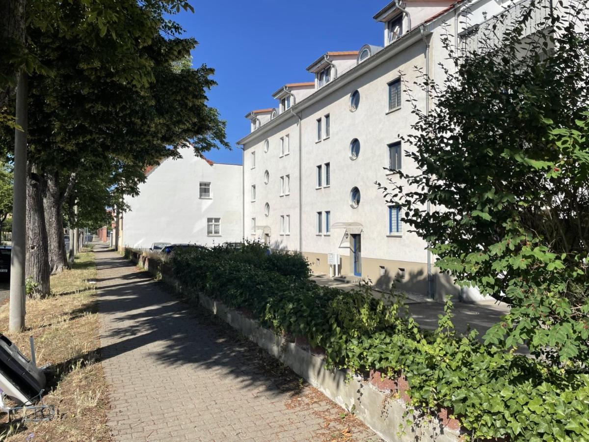 Moderne Fewo mit Balkon und Parkplatz - salt apartments - Ferienwohnung Naumburg