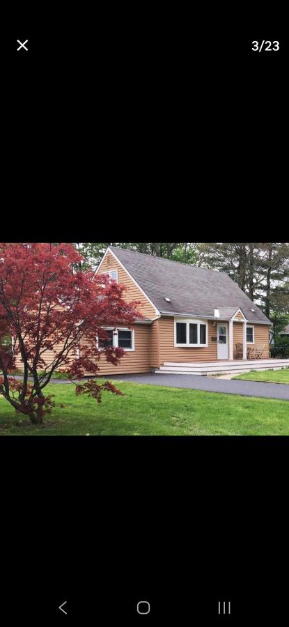Entire Saratoga Springs Rental House For You! Two Blocks From Flat Track! Quick Drive to SPAC!! - Ferienwohnung Saratoga Springs
