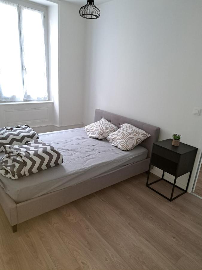 2 bedroom apartment & free parking - B&B
