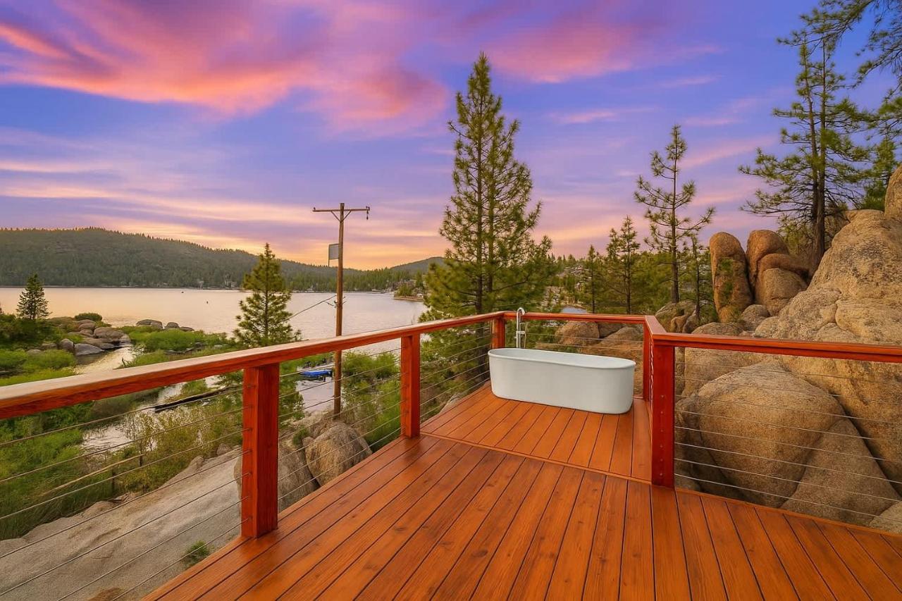 Luxe Lakefront with Hot Tub, Fire Pit, Game Room, Boat Dock - Bed and Breakfast Big Bear Lake