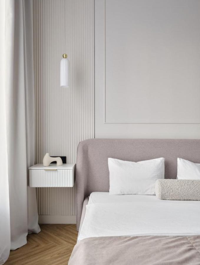 День&Ніч метро Харківська - Bed and Breakfast Kyiv