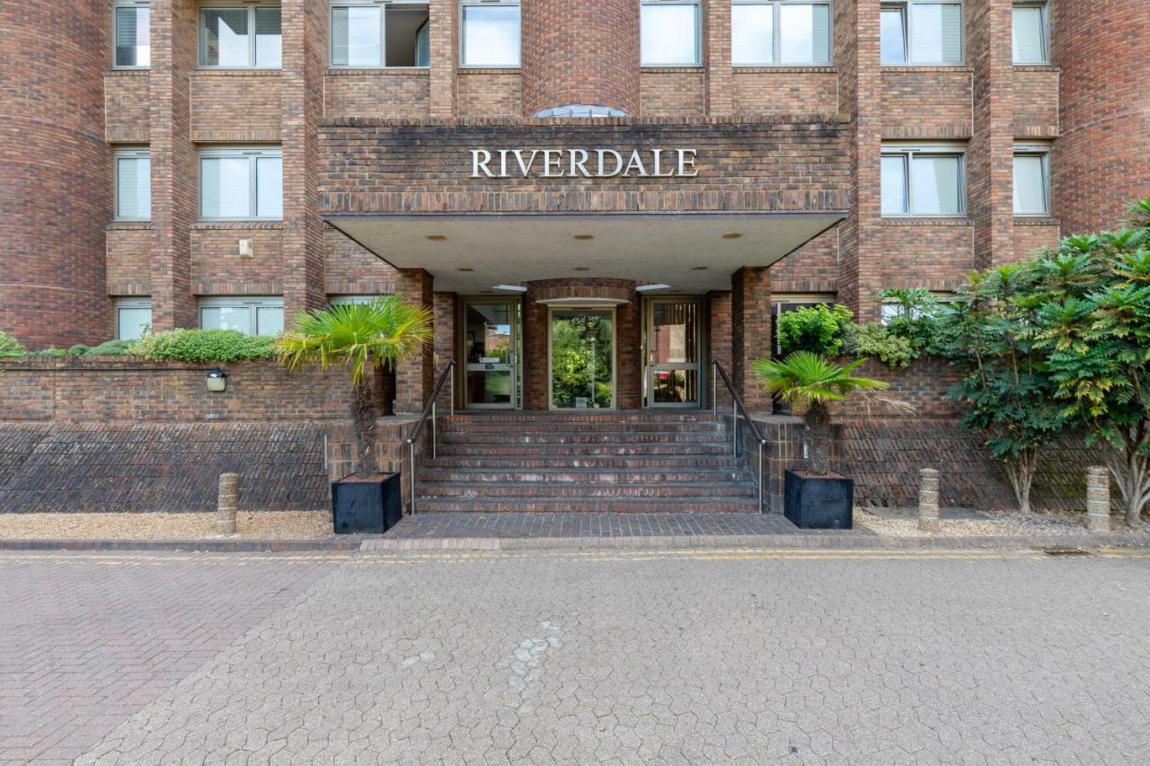 Stunning Studio Flat Minutes from Lewisham Station With View - Ferienwohnung London