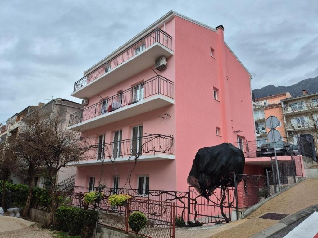 Apartments with parking space Makarska - 24785 - Bed and Breakfast Makarska