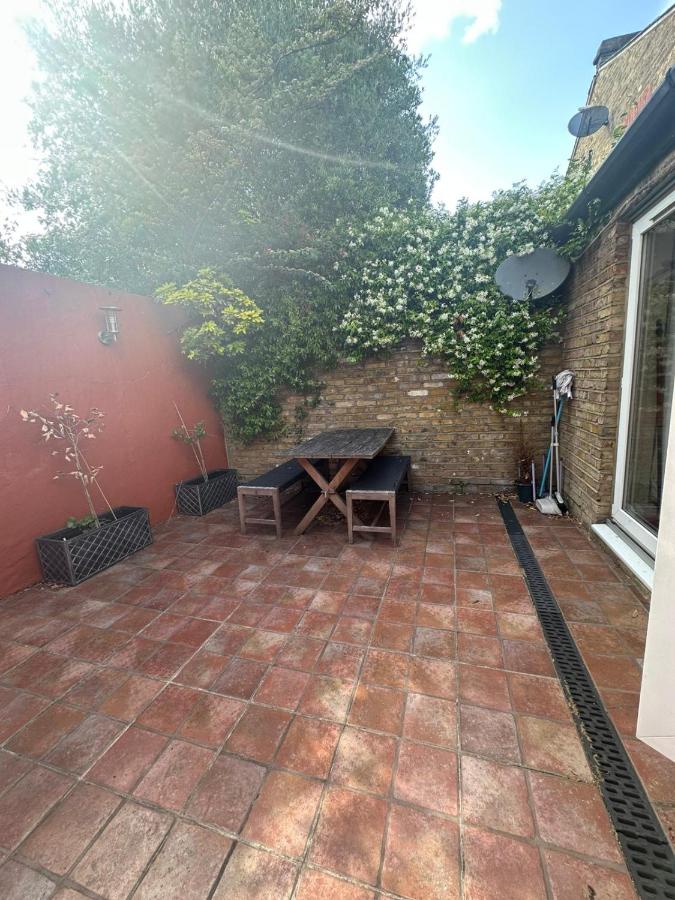 Charming Garden Apartment - Ferienwohnung London