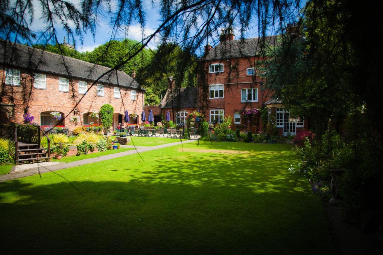 B&B Cheadle - The Manor Guest House - Bed and Breakfast Cheadle