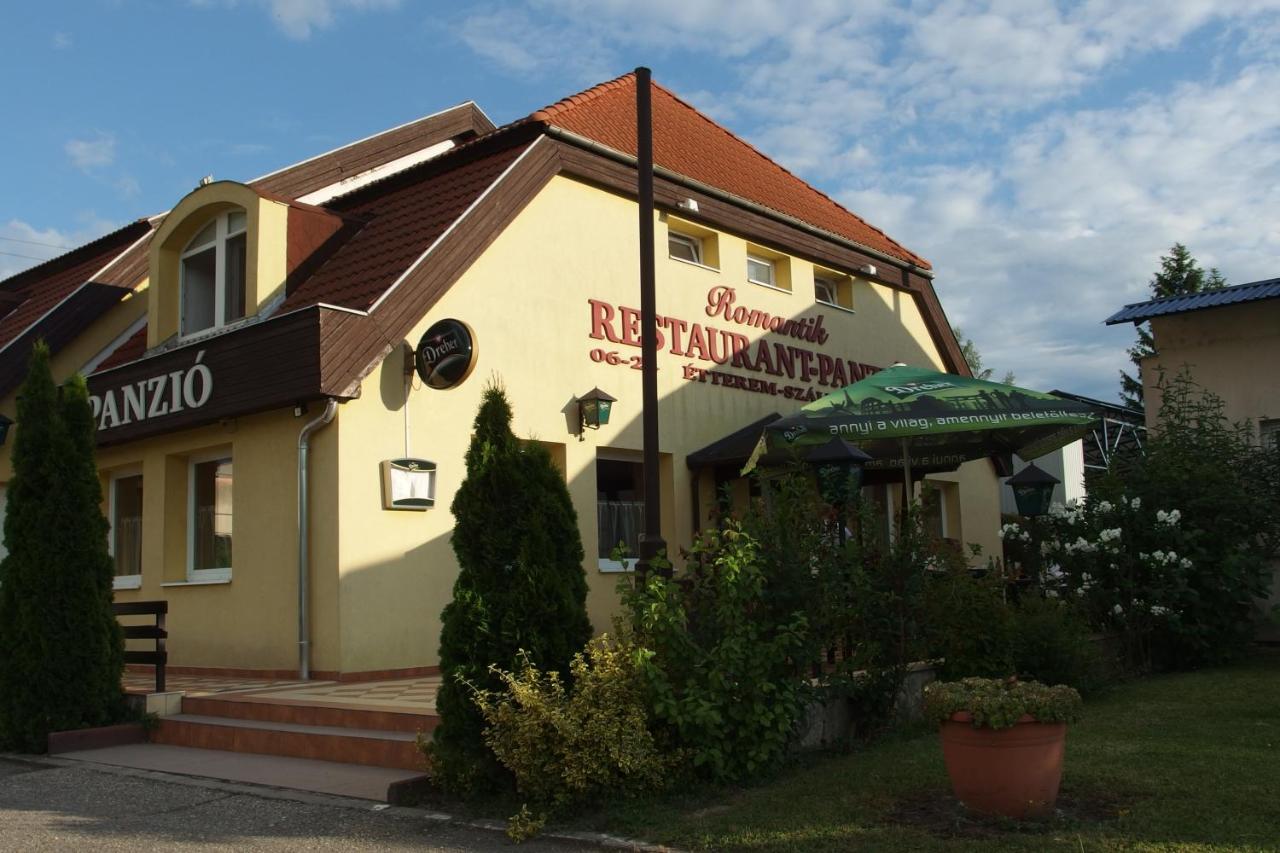 Romantik Étterem - Panzió - B&B