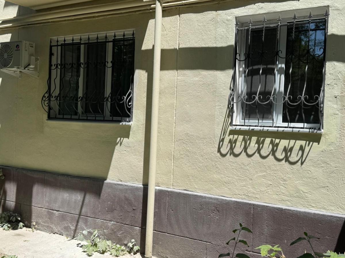 Designer apartment opposite the Airport - B&B