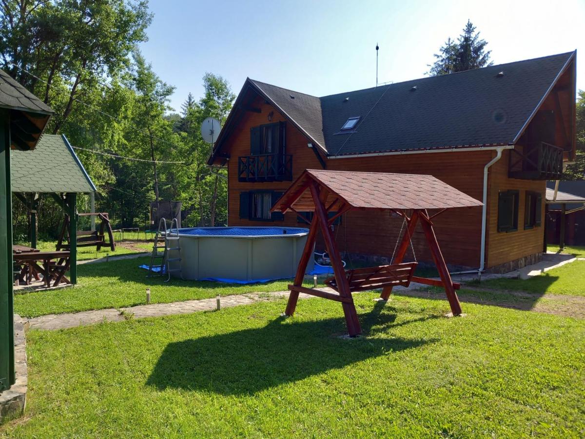 Krisztina Kulcsosház Ivo - B&B Izvoare