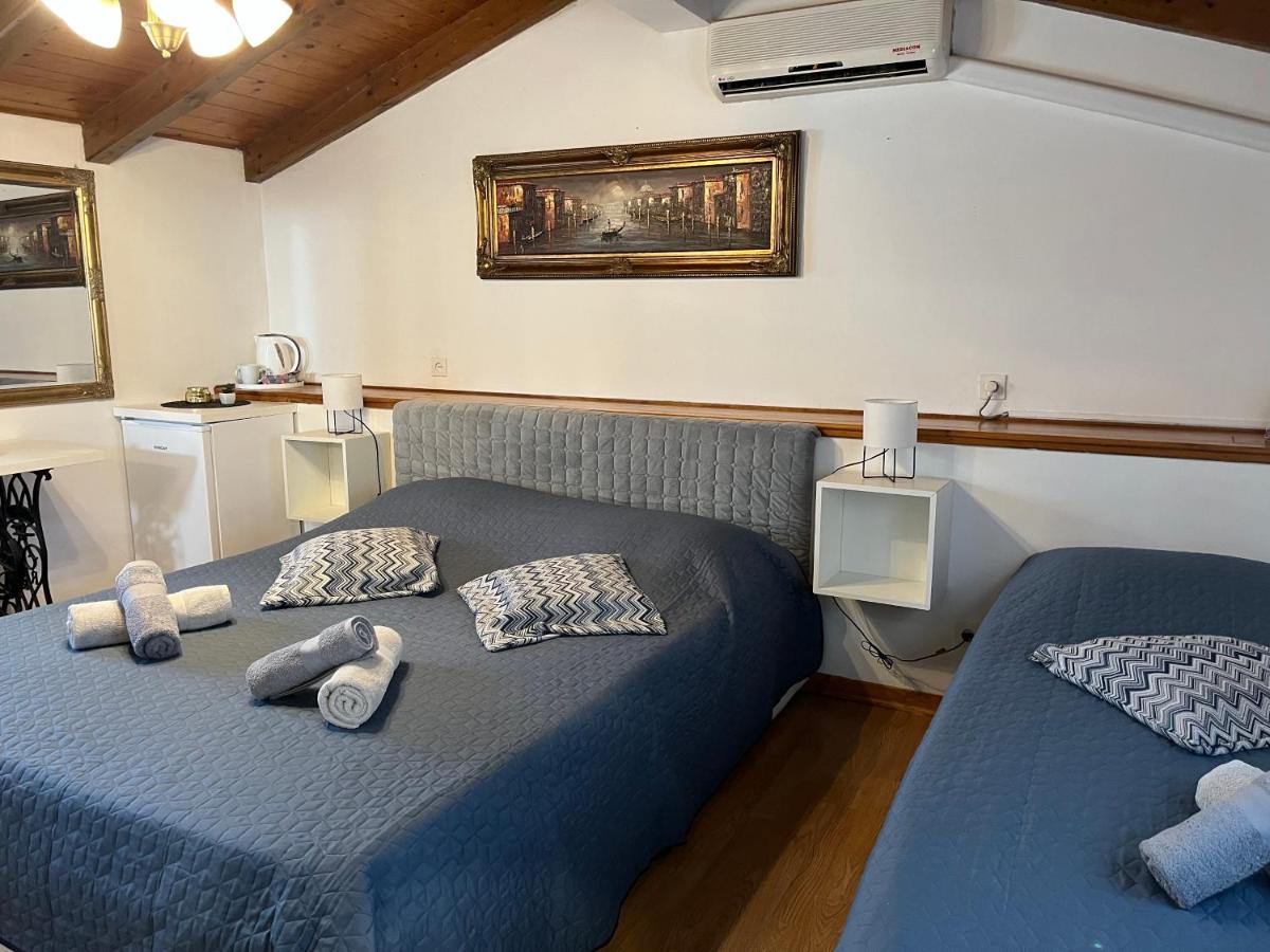 Deluxe Zimmer (2 Erwachsene + 1 Kind) - 2. Etage
