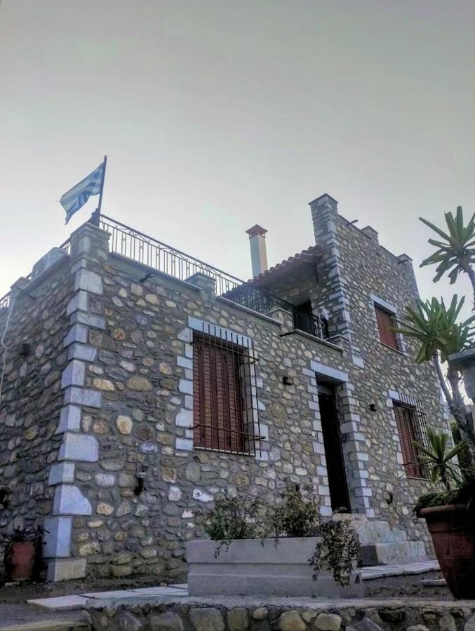 Efterpi's Tower House! εύ τέρπω she who brings joy - B&B