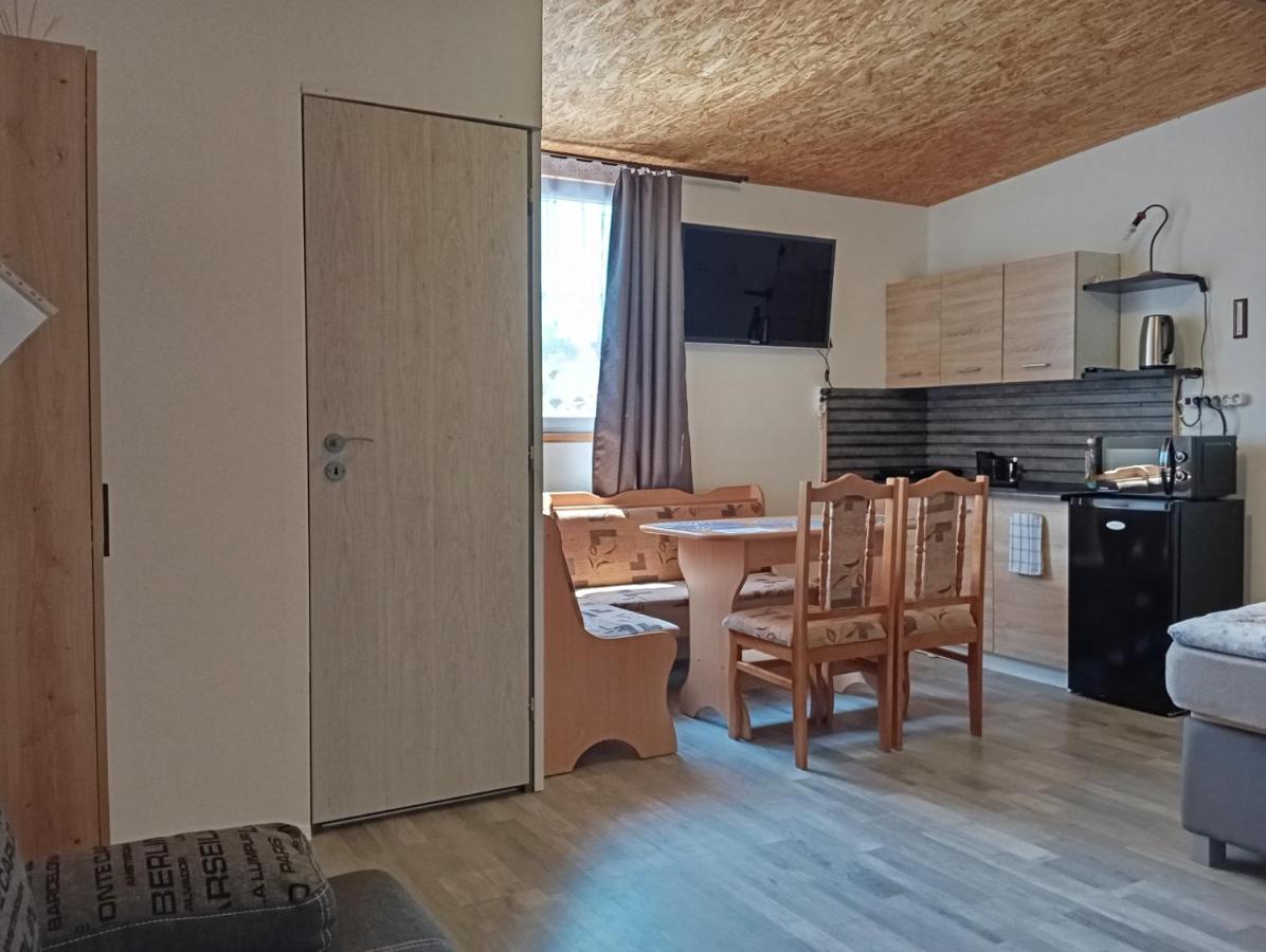 Woodhous - Ferienwohnung Moča
