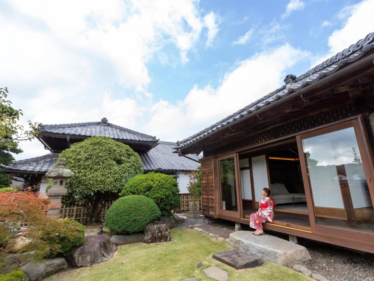 Apartment with Garden View